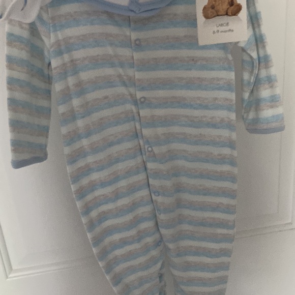 NWT 3 Piece Sleeper, Onesie and Bib size 6-9 Month - Picture 5 of 9